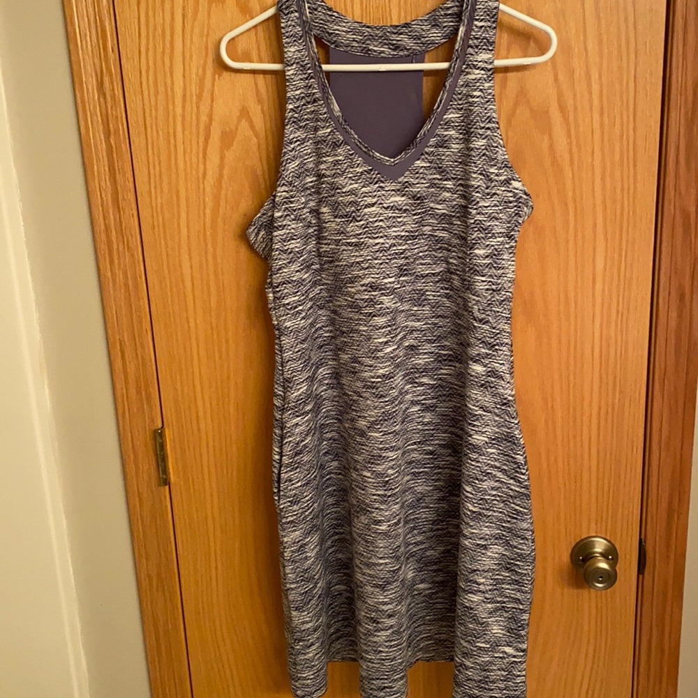 MPG casual dress with built in bra and pockets